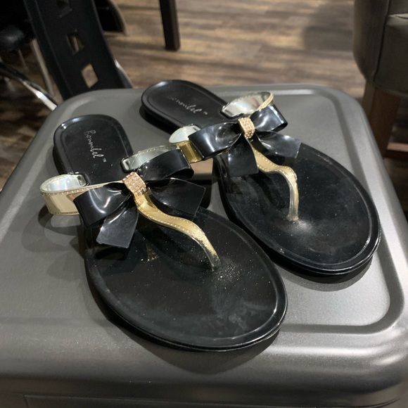 Plastic black gold studded heart sandals - Picture 1 of 3